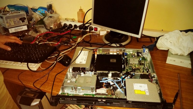 DELL PowerEdge R220 сървър - поглед под капака SSTS.bg файлов сървър DELL PowerEdge R220